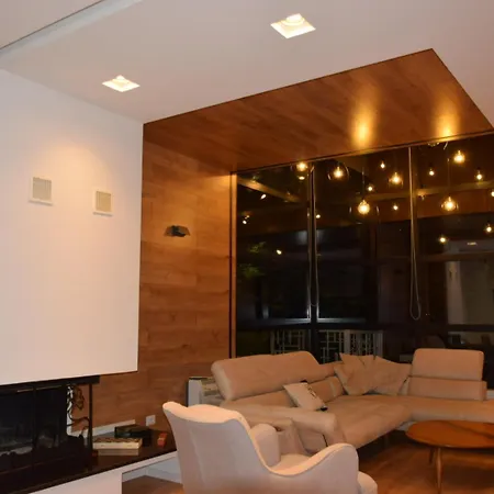 Redrosevilla Villa *