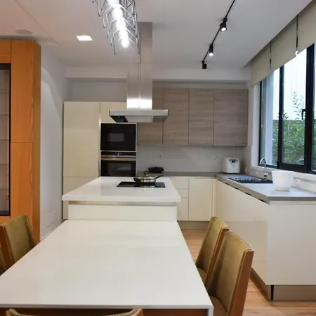 Redrosevilla Villa Tirana