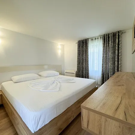 Villa Redrosevilla *