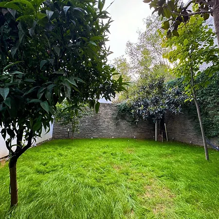 Redrosevilla Villa Tirana